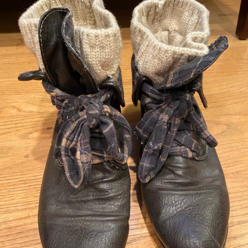 Boots - Picture 2 of 5